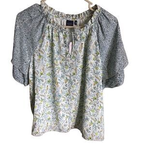 Kaari Blue top blouse size Medium blue floral ruffles short sleeve NWT New